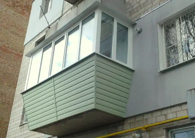 Балкон після