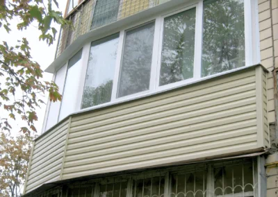 Балкон після