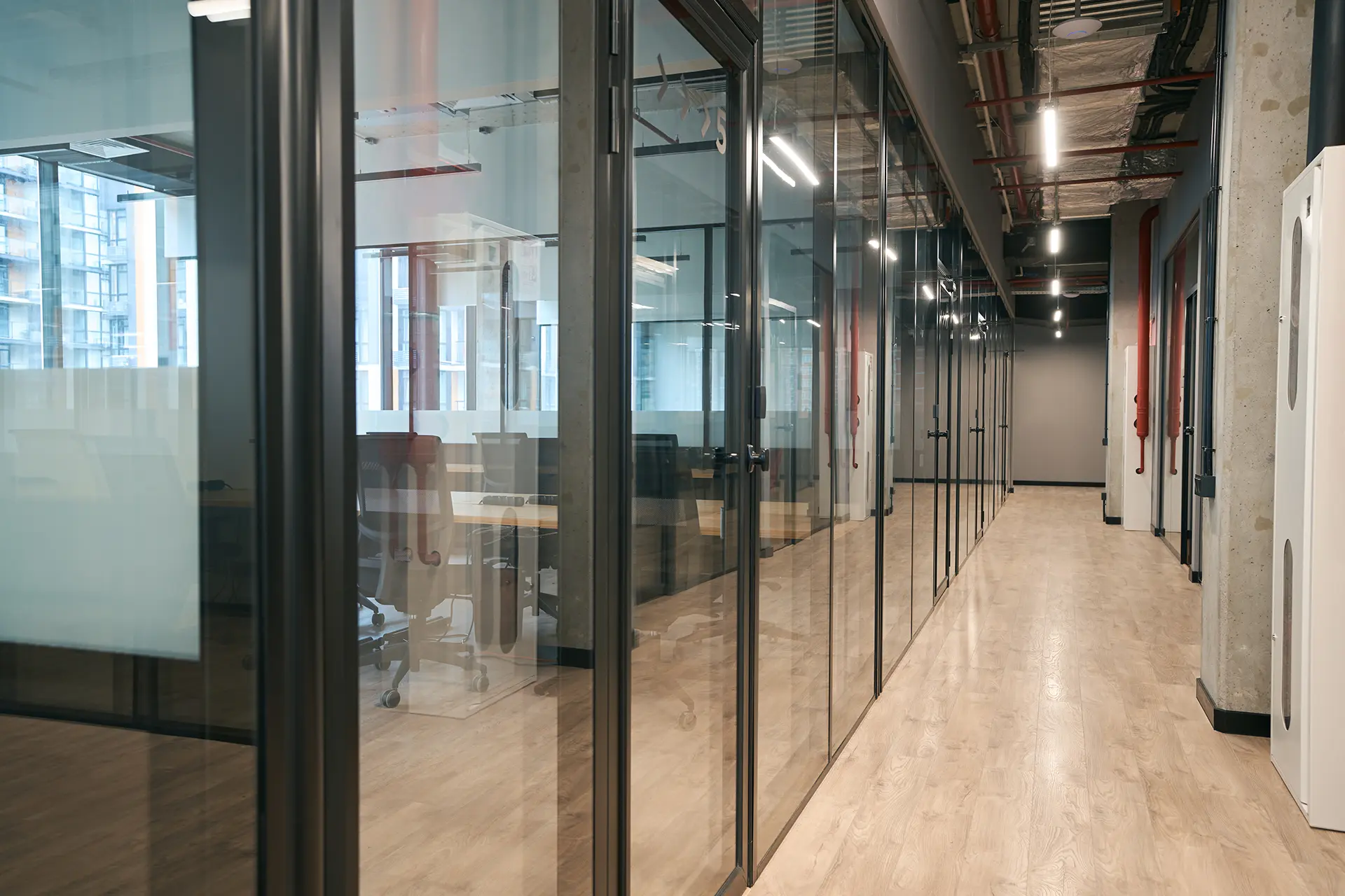 Як замовити офісні перегородки?