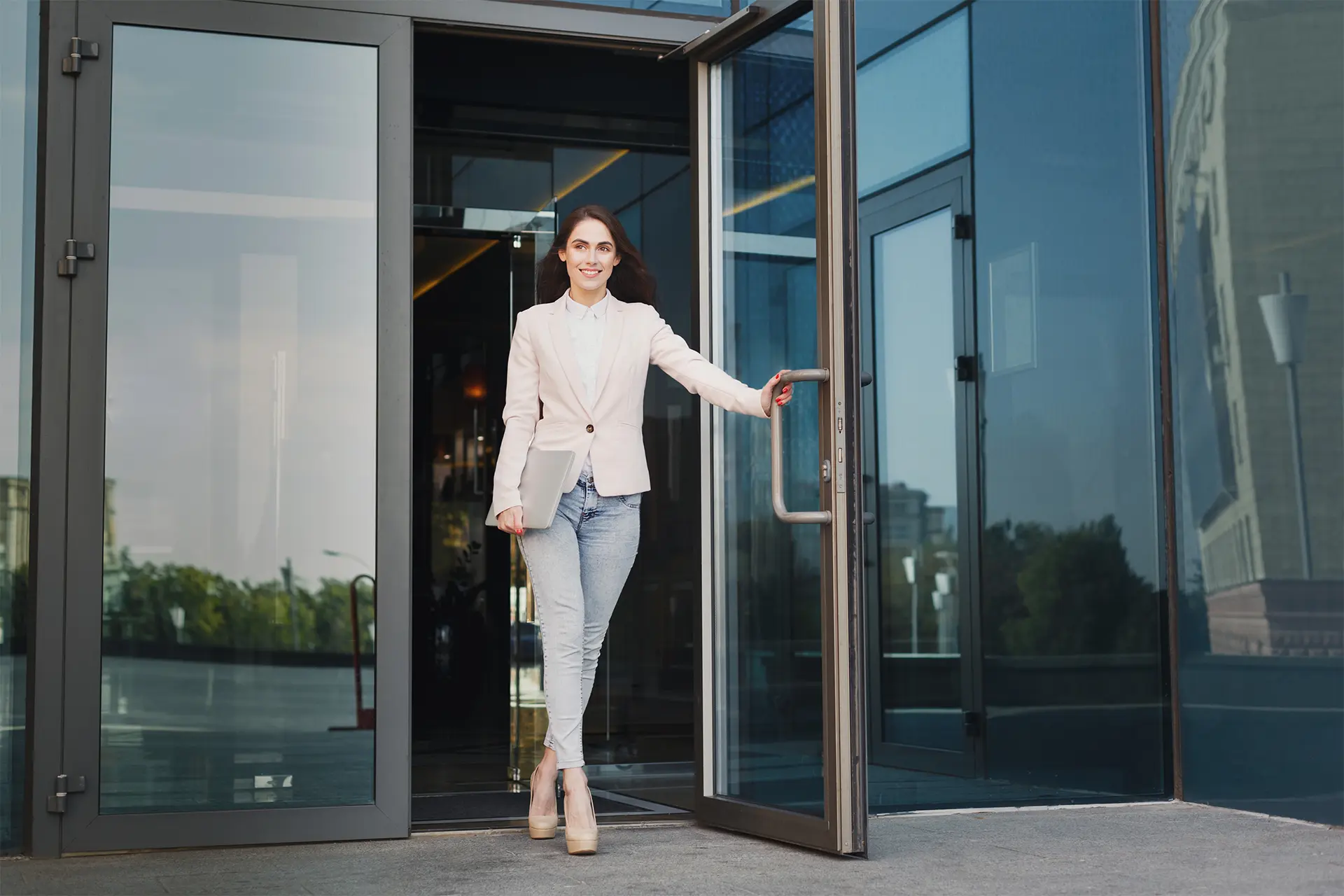 Вхідні металопластикові двері: надійність та енергоефективність