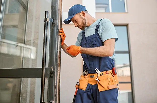 Встановлення вхідних металопластикових дверей у квартирі чи офісі